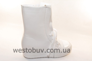 Белые весенние ботинки  NC 43