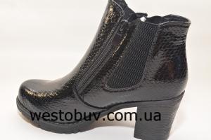 Ботинки  женские лаковые 61052