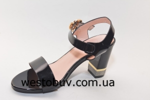 Босоножки черные лаковые женские B991