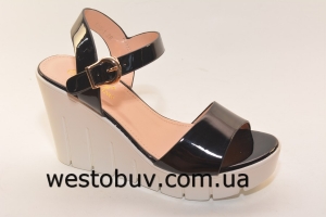 Женские босоножки на танкетке  528-1