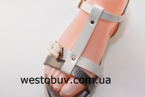 Женские босоножки A20